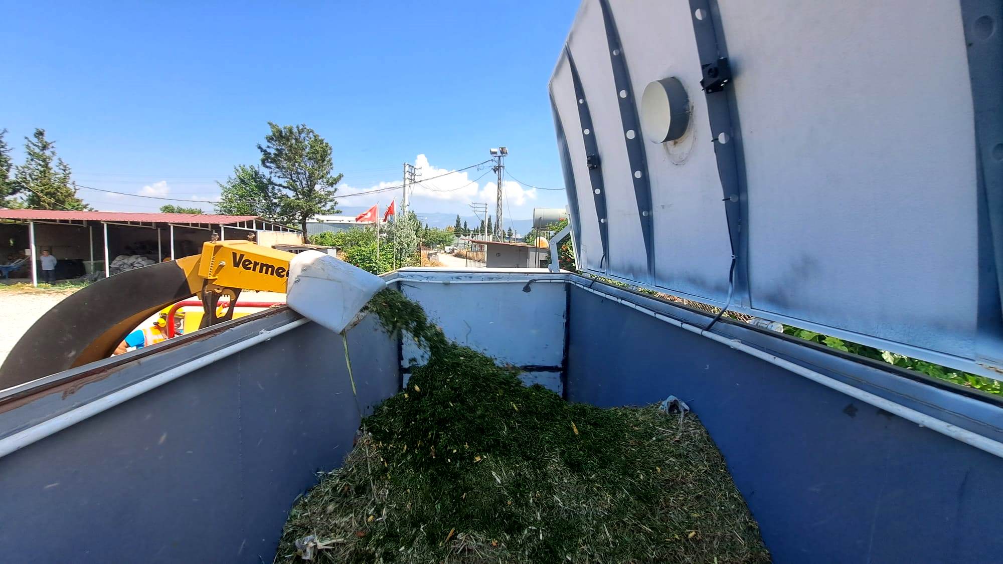 Bornova’da yaz öncesi kırmızı alarm: Ekipler yangın riskine karşı seferber oldu! 2 Bornova’da yaz öncesi kırmızı alarm: Ekipler yangın riskine karşı seferber oldu!