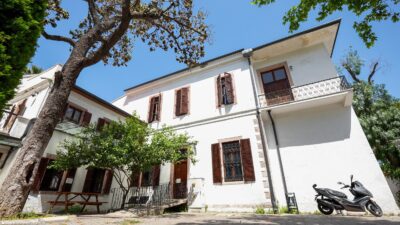 İzBB Kent Tarihi Tanıtım ve Turizm Dairesi ekipleri tarihi yapının