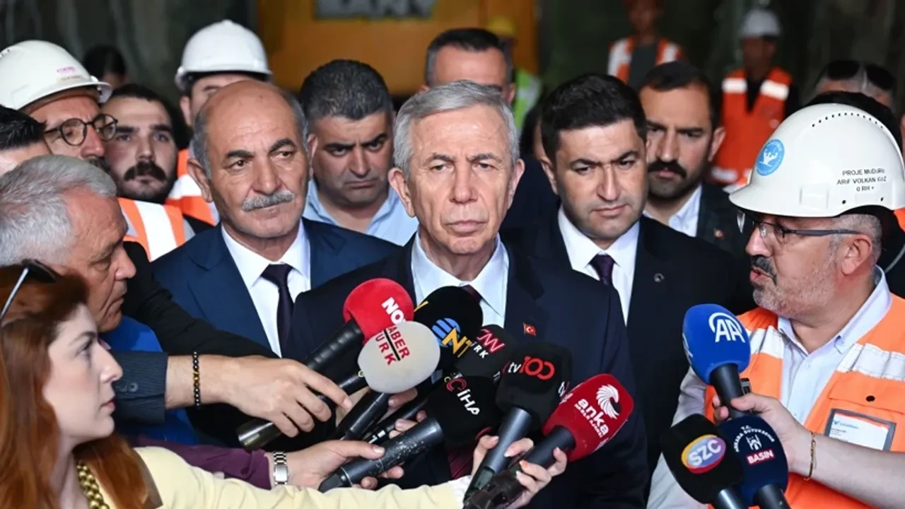 Ankara Büyükşehir Belediye Başkanı Mansur Yavaş, Mamak metrosu şantiyesinde yaptığı