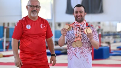 İzmir Büyükşehir Belediye Spor Kulübü’nün down sendromlu milli sporcusu Alper