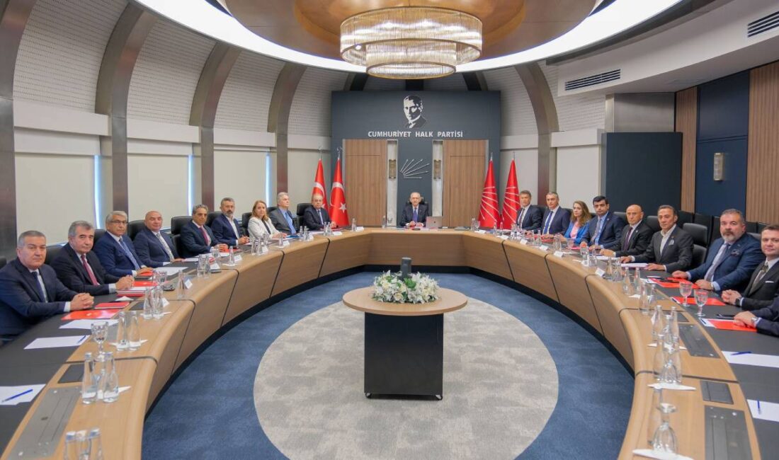 "Mutlak butlan" kararıyla koltuğa dönen Kemal Kılıçdaroğlu yönetimindeki CHP'de sular