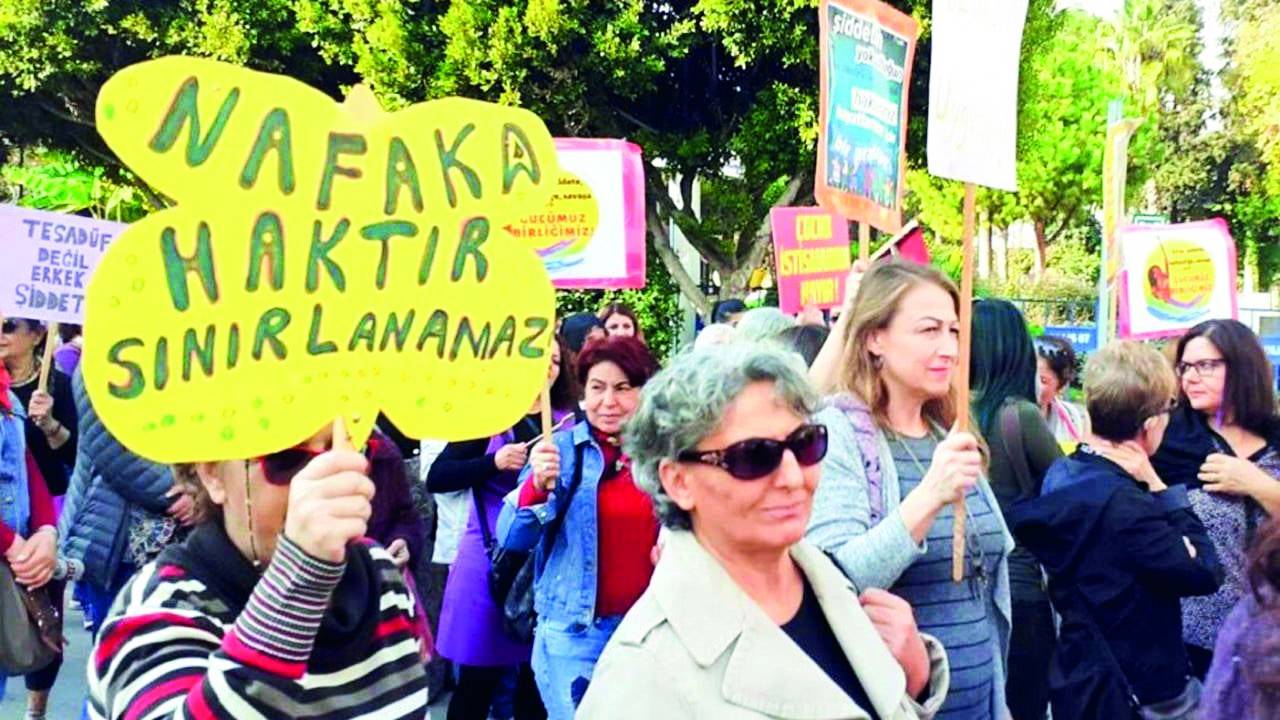 Eşit Yaşam Derneği Başkanı Nazik Işık 'süresiz nafaka iptalini' değerlendirdi: "Öldürülmeyen kadınları açlığa mahkum edecekler!"