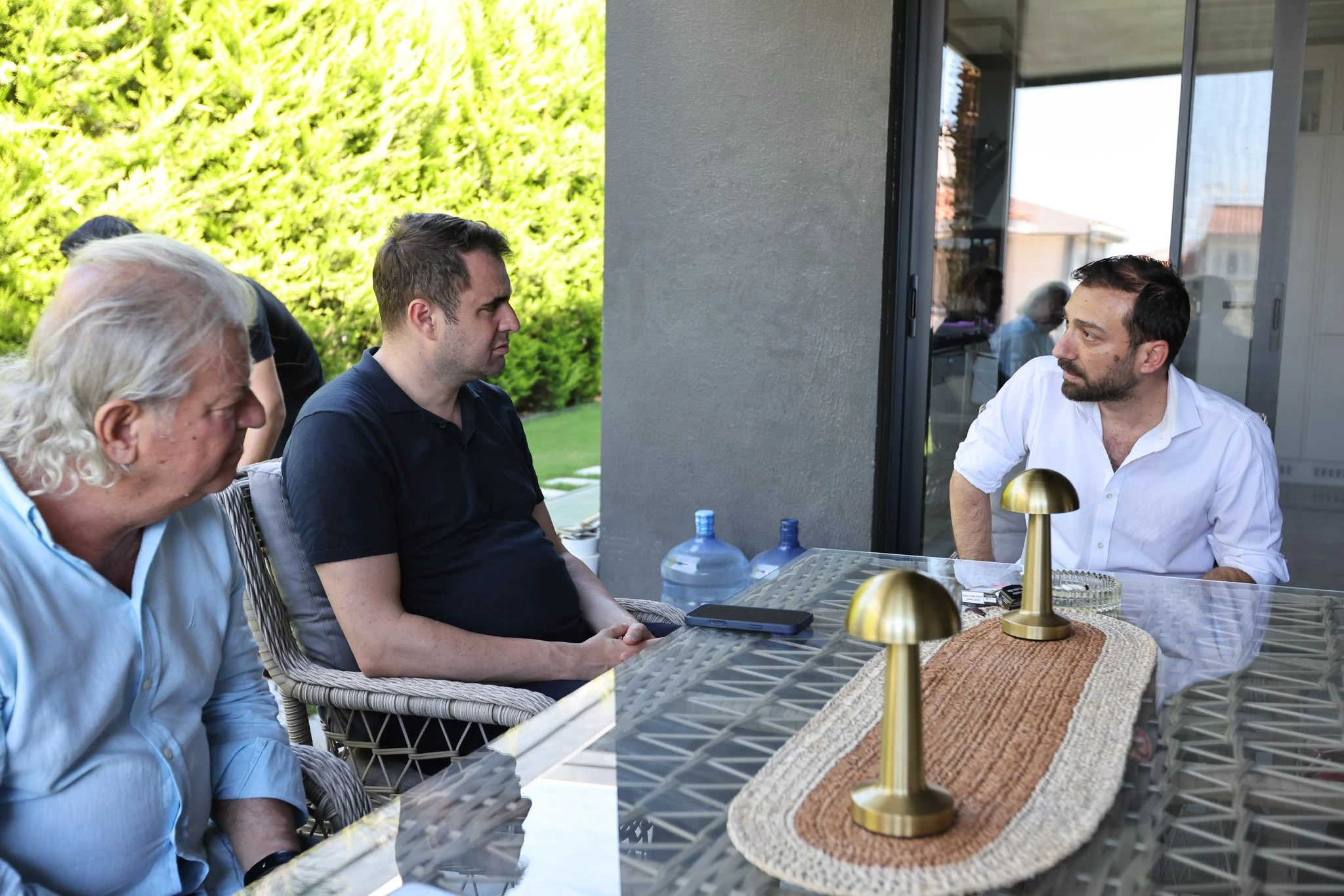 Tahliye sonrası evinde ilk ziyaret: "Millet iradesinin yanındayız"