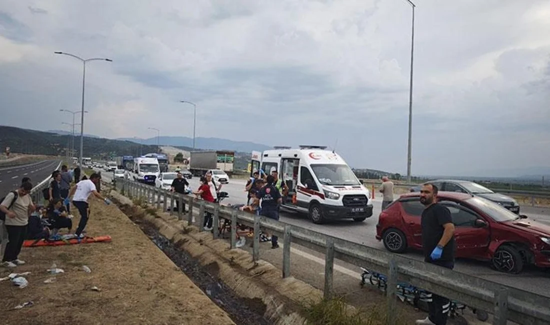 Aydın-Denizli otoyolunda seyir halindeki bir otomobil, lastiğinin patlaması sonucu kontrolden