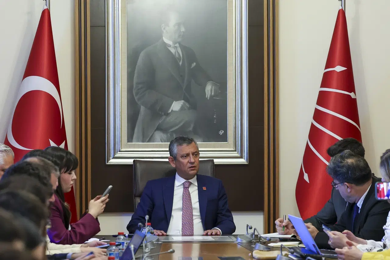Özgür Özel’den çarpıcı cezaevi iddiası: "Kılıçdaroğlu, İmamoğlu’na genel başkanlık teklif etti" 2 Özgür Özel’den çarpıcı cezaevi iddiası: "Kılıçdaroğlu, İmamoğlu’na genel başkanlık teklif etti"