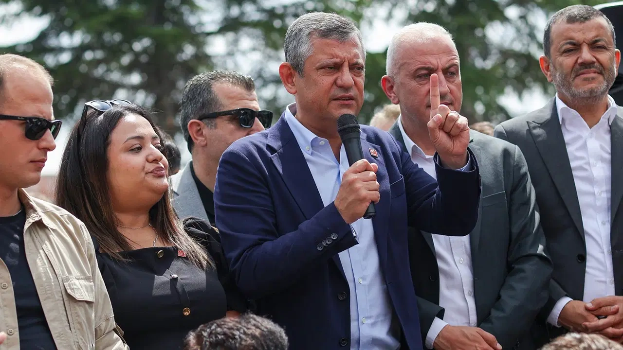 Özgür Özel’den sokak hareketi sinyali: “Gerekirse portakal kasalarının üzerinde milletle buluşuruz”