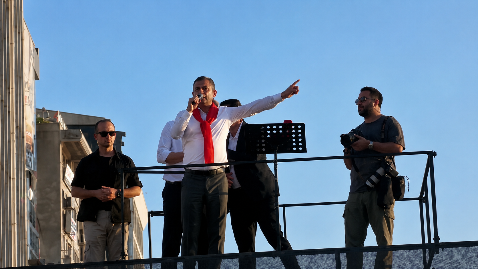Mahkemenin "mutlak butlan" kararı sonrasında İzmir'de yoğun bir ilçe mesaisi