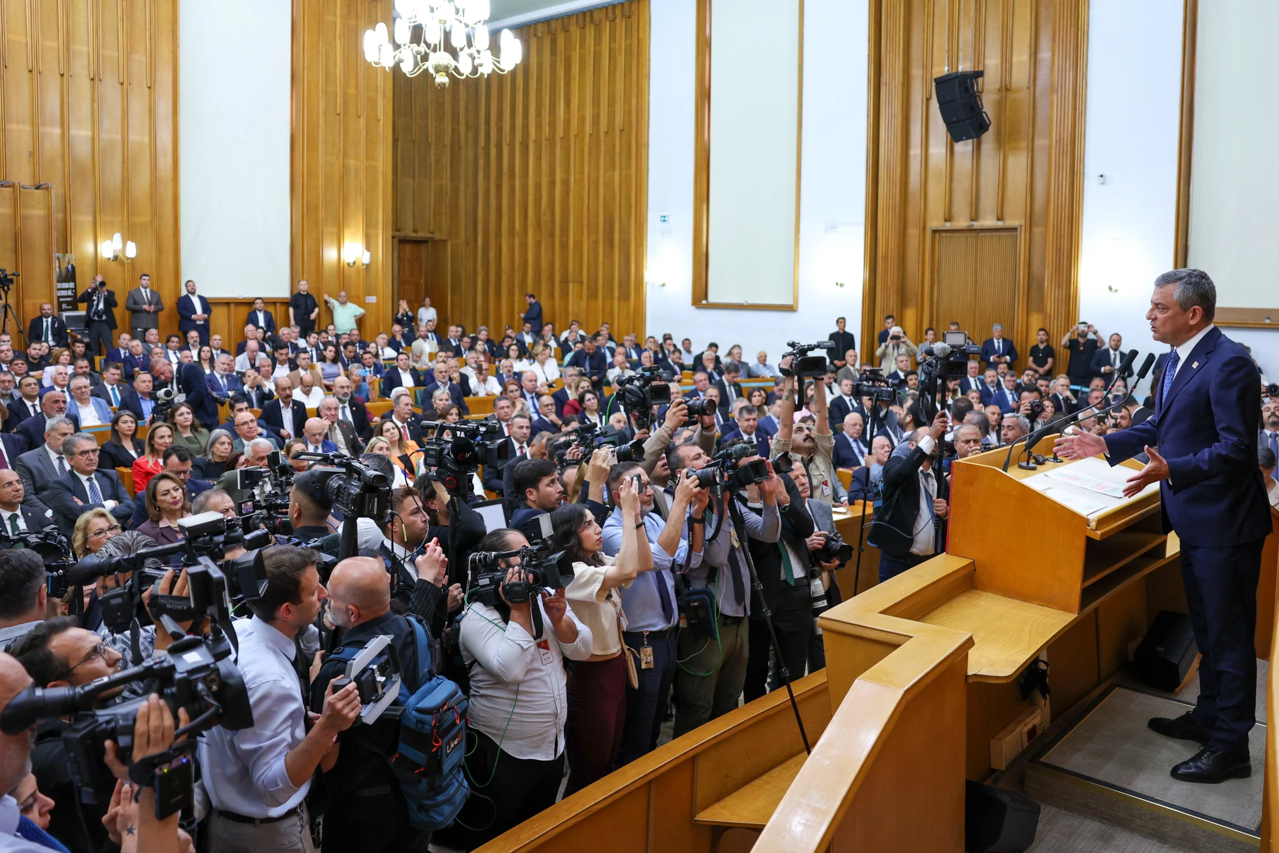 Özgür Özel Grup Toplantısında konuştu: "Mesele CHP meselesi değil; Erdoğan'ı rakipsizleştirme meselesi"