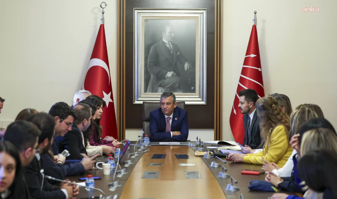 Özgür Özel, partisindeki yönetim krizine ve kurultay tartışmalarına ilişkin çarpıcı