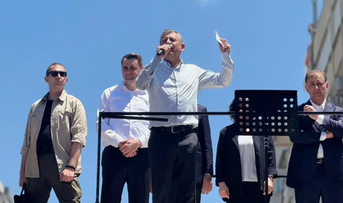 CHP’de yaşanan görevden almaların ardından cuma günü İzmir’e gitmesi ve