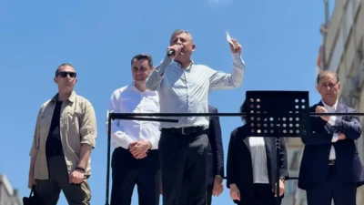 CHP’de yaşanan görevden almaların ardından cuma günü İzmir’e gitmesi ve