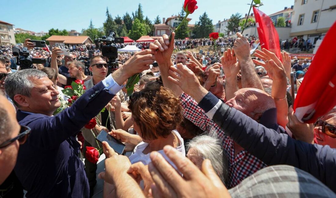 Özgür Özel, Çorum'da katıldığı çalıştayda parti yönetimini sarsan mahkeme kararına