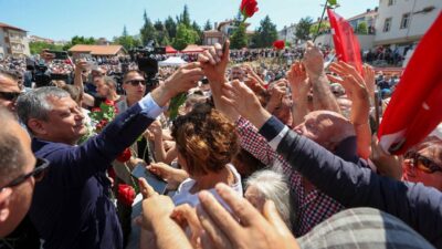 Özgür Özel, Çorum'da katıldığı çalıştayda parti yönetimini sarsan mahkeme kararına