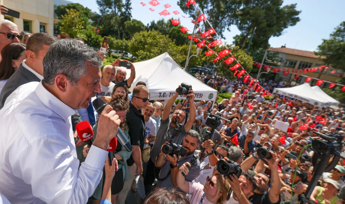 Özgür Özel, İzmir'in Tire ilçesinde adeta gövde gösterisi yaptı. Yaşananları