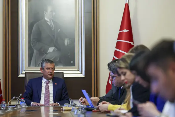 CHP’deki mahkeme krizinin ardından Özgür Özel kanadının alternatif bir siyasi