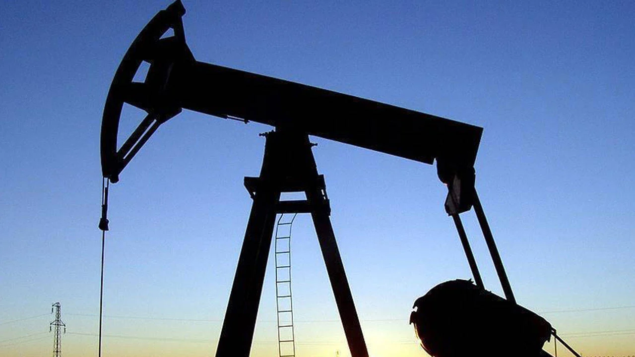 Petrol fiyatları savaş öncesine dönüyor: Brent petrol 80 doların altına indi