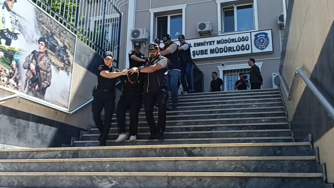 Kamuoyunda "Şapkalılar" olarak bilinen ve tehdit, yağma, kurşunlama ile kasten