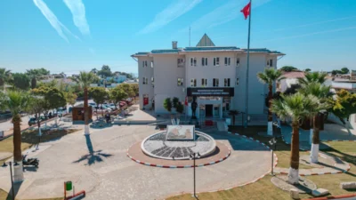 İzmir Cumhuriyet Başsavcılığı tarafından yürütülen rüşvet soruşturması kapsamında sabah saatlerinde