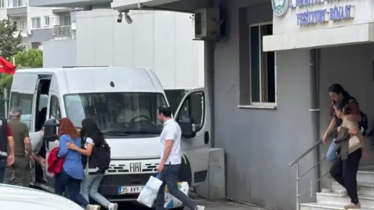 Seferihisar Belediyesi'ne operasyon: Başkan yardımcısı ve belediye başkanının eşi adliyede