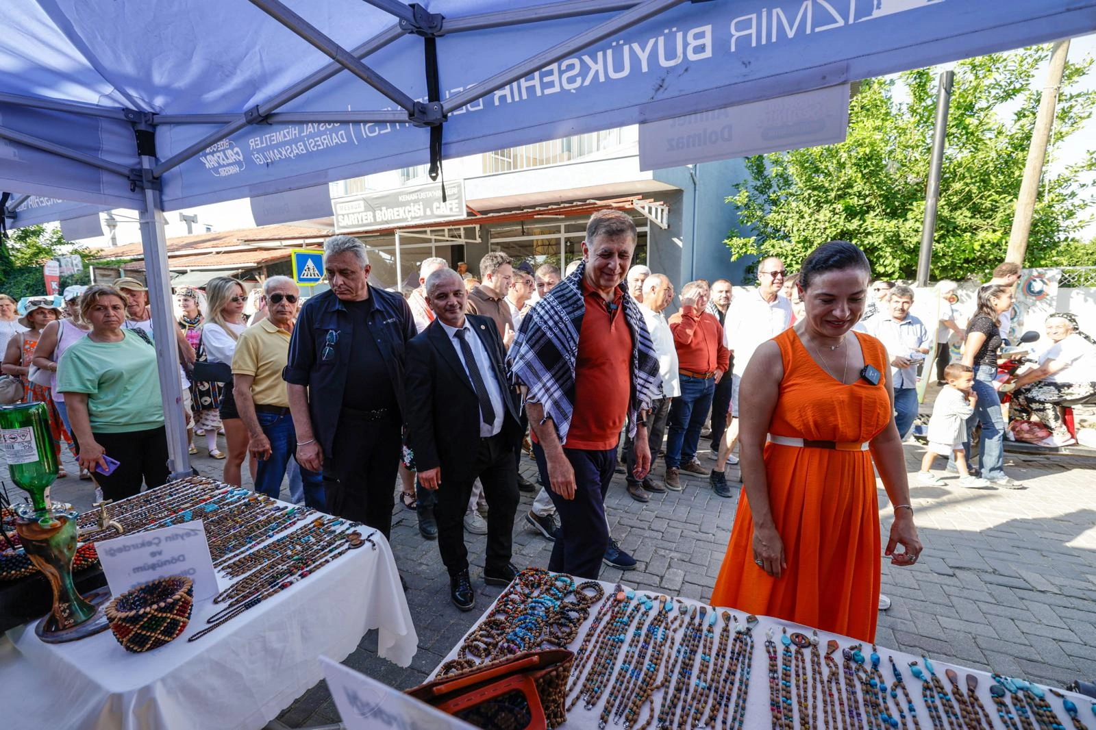 Selçuk’ta Şen Şeftali Şenliği üreticiye umut oldu: Tugay’dan şeftali üreticisine "kooperatif" garantisi