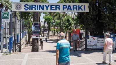 İzmir Büyükşehir Belediyesi, Buca’nın simge yeşil alanlarından Şirinyer Parkı’nda kapsamlı