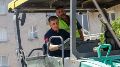 İzmir Büyükşehir Belediye Başkanı Dr. Cemil Tugay, yaz aylarında kent