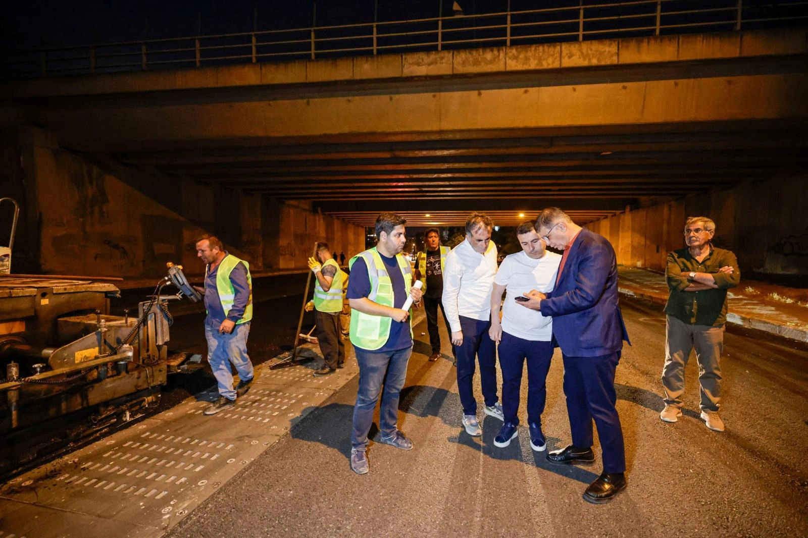 İzmir’in yollarında yoğun çalışma: Tugay sahada inceledi