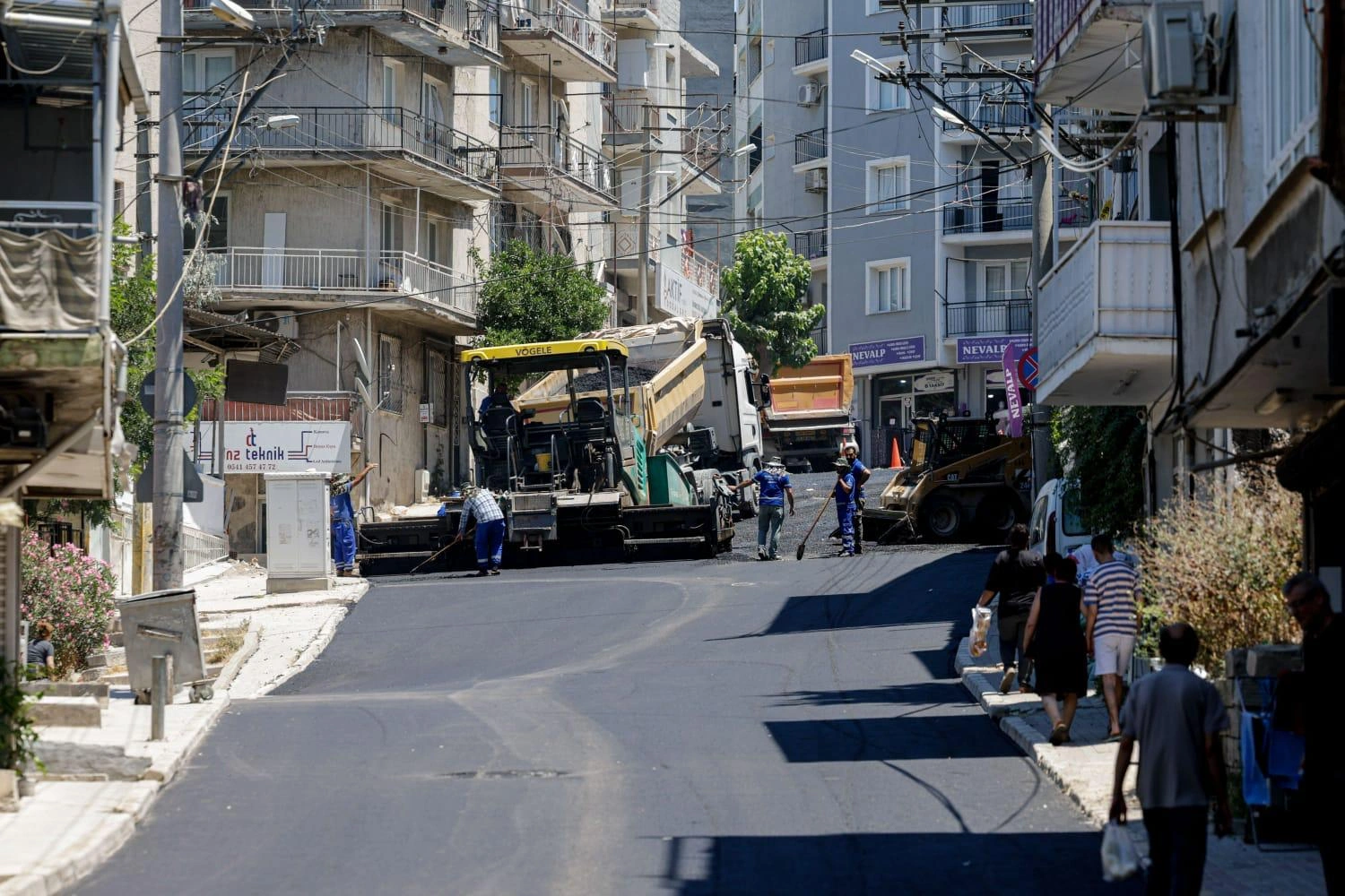 İzmir’in yollarında yoğun çalışma: Tugay sahada inceledi