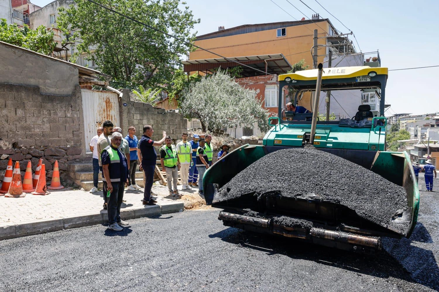 İzmir’in yollarında yoğun çalışma: Tugay sahada inceledi