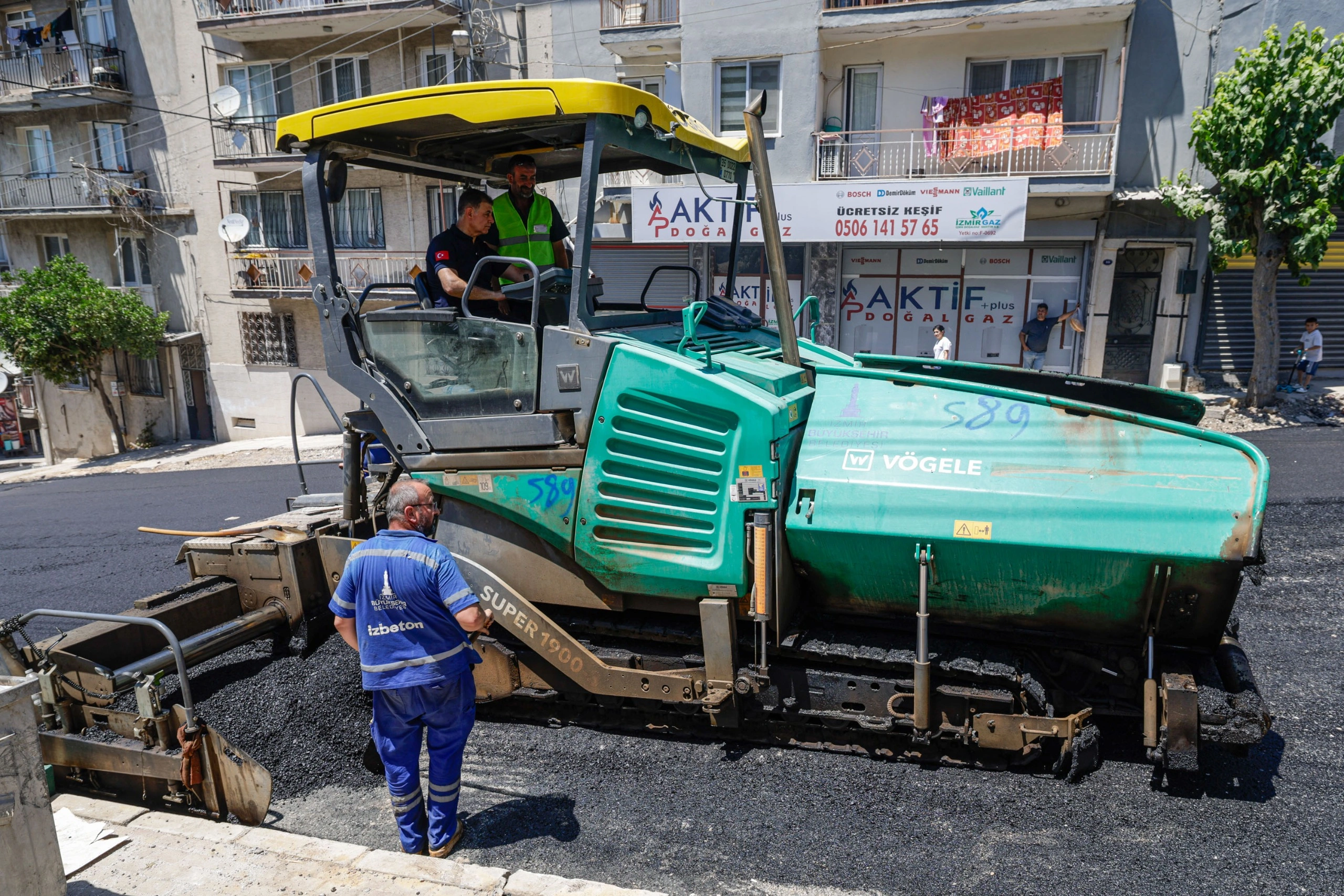 İzmir’in yollarında yoğun çalışma: Tugay sahada inceledi