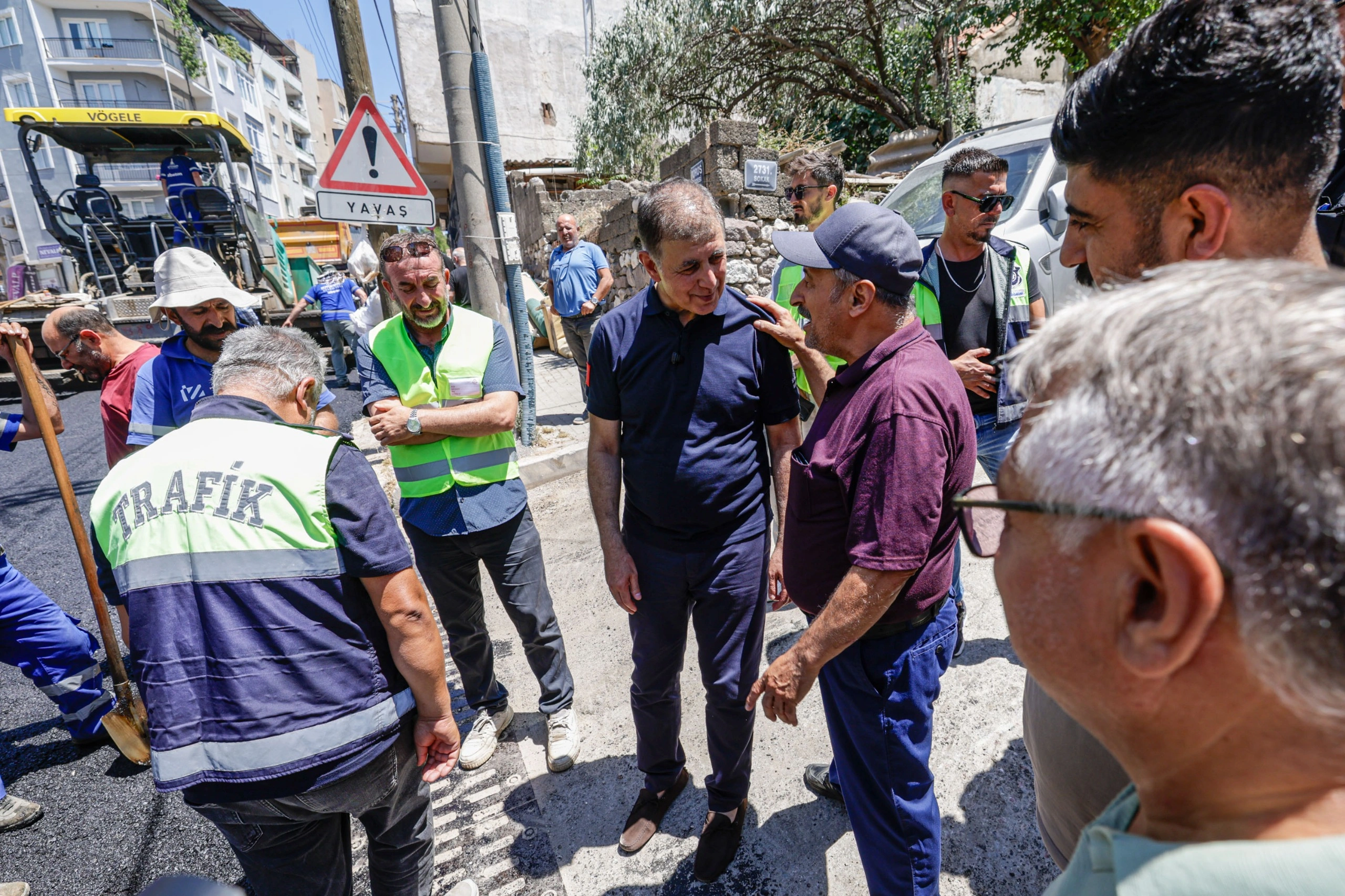 İzmir’in yollarında yoğun çalışma: Tugay sahada inceledi