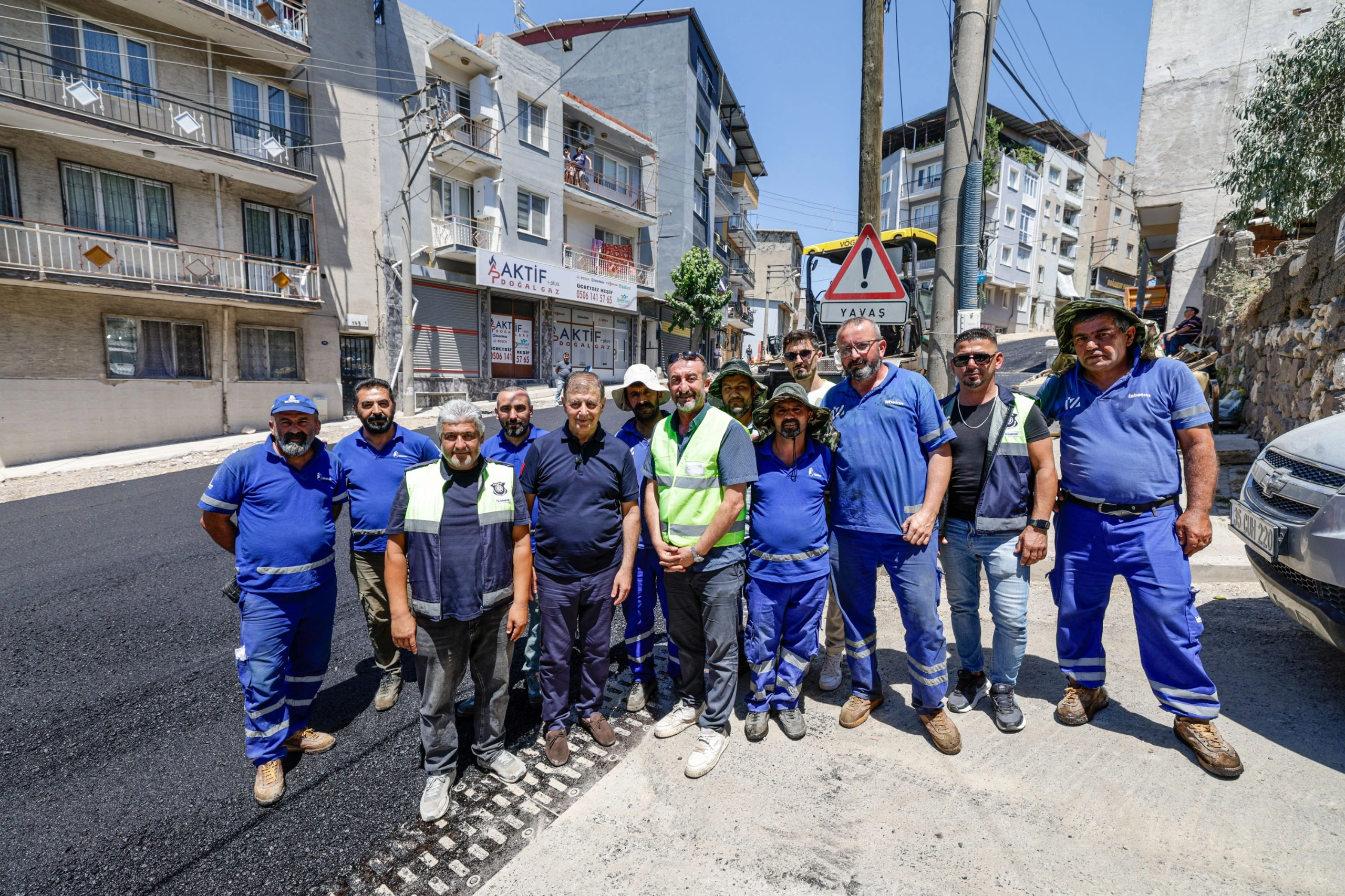 İzmir’in yollarında yoğun çalışma: Tugay sahada inceledi