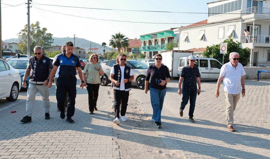 Foça Belediye Başkanı Saniye Bora Fıçı, kurmaylarıyla birlikte Gencelli ve