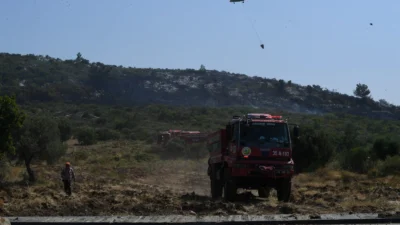 İzmir’in Urla ilçesine bağlı Balıklıova Mahallesi’nde çıkan orman yangınına İzmir