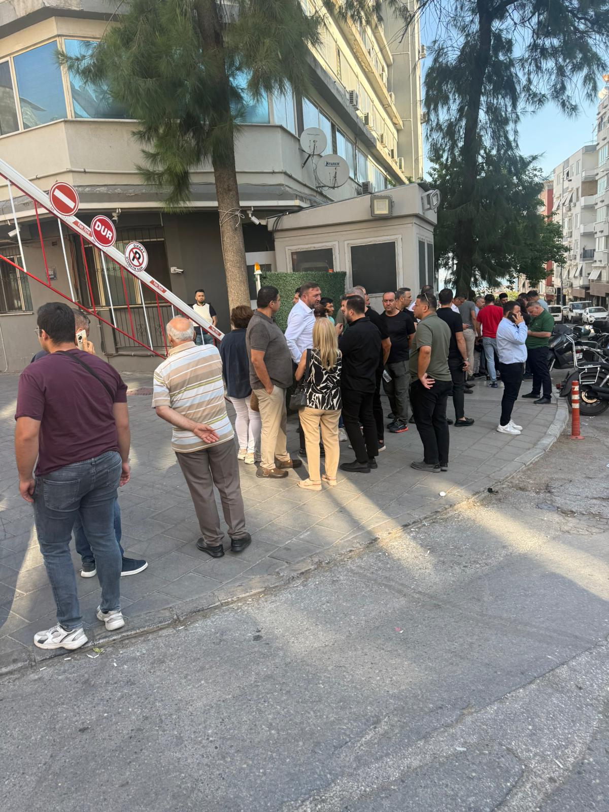 CHP İzmir İl Başkanı Gümrükçü Adliye'de: 'İlde kriz masası kurduk, takipçisiyiz'