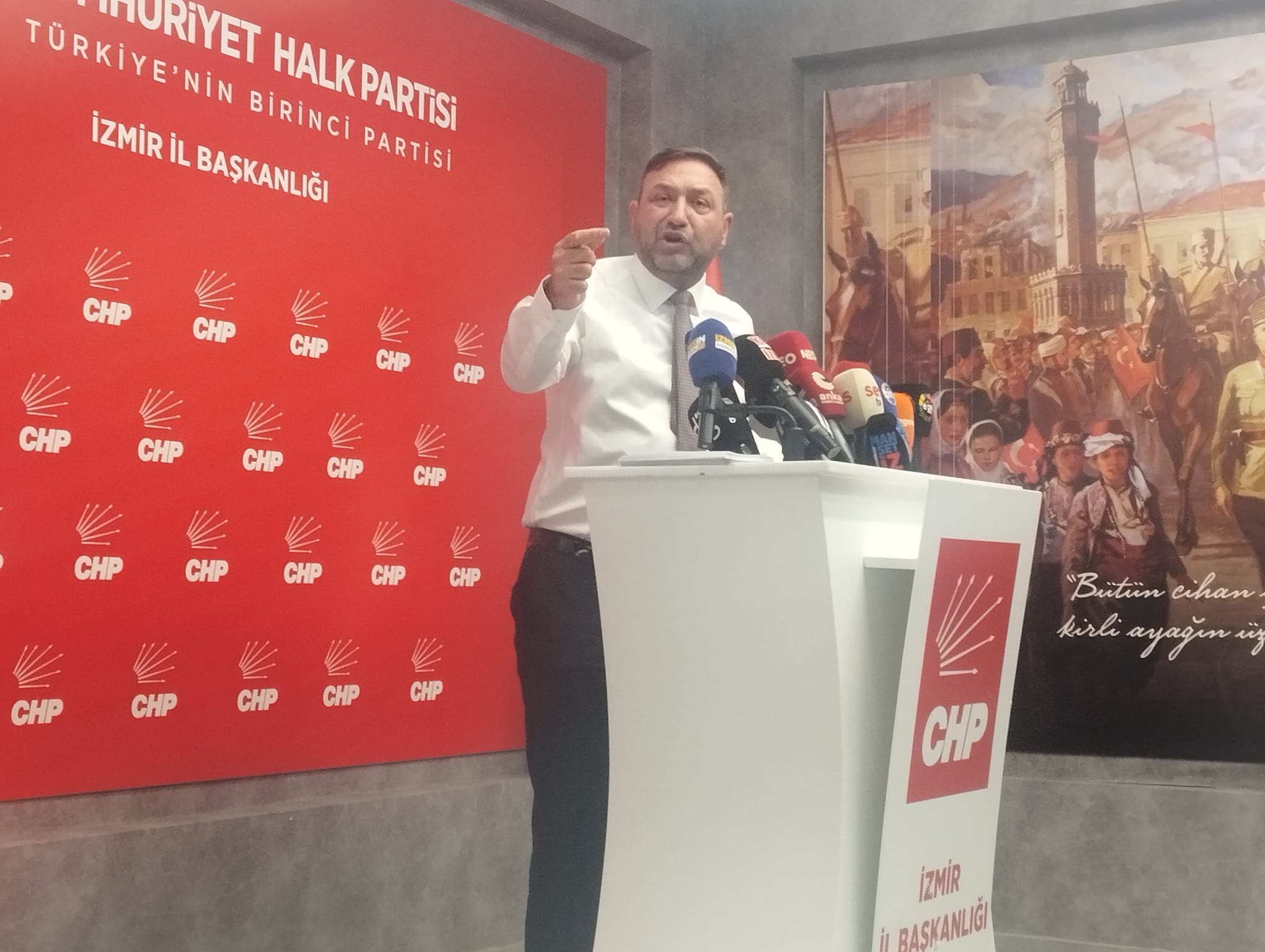 Utku Gümrükçü’den il binasında "kriminal isim" iddialarına yanıt: "Girişte kimseye GBT yapmıyoruz!"