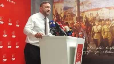 CHP İzmir İl Başkanlığı görevine atanan Utku Gümrükçü, düzenlediği basın