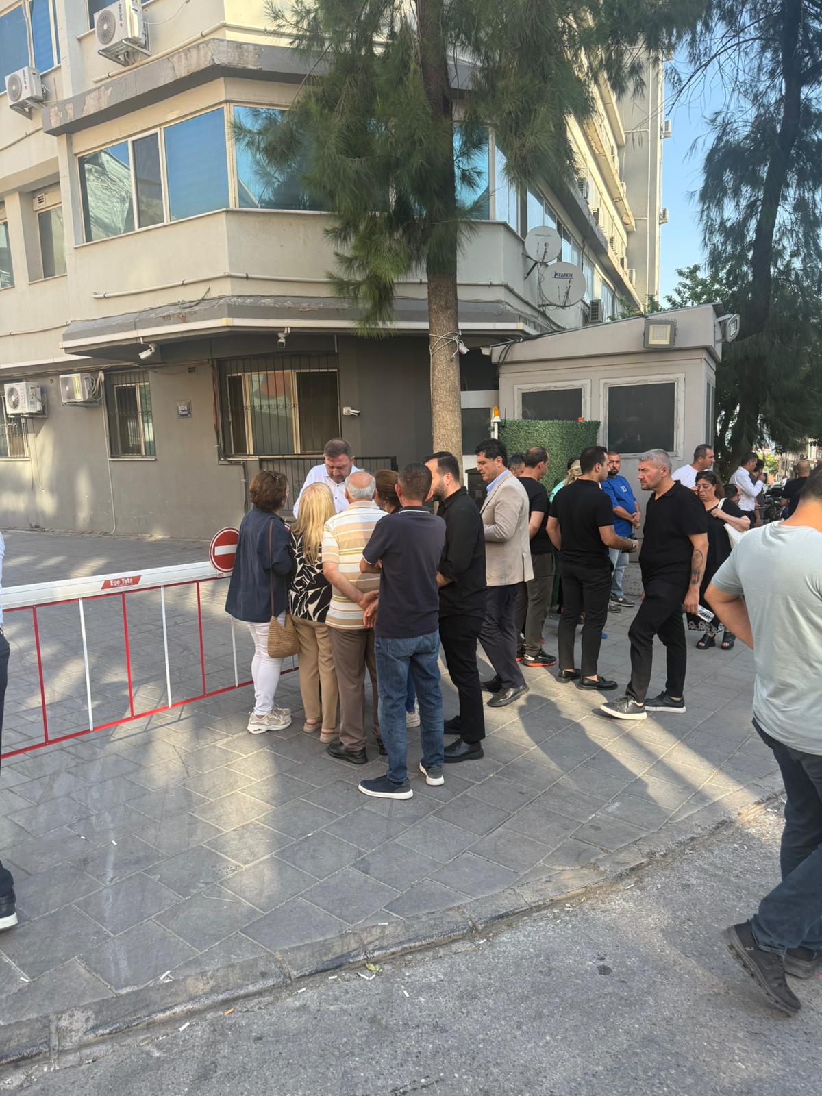 CHP İzmir İl Başkanı Gümrükçü Adliye'de: 'İlde kriz masası kurduk, takipçisiyiz'