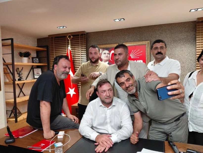 CHP İzmir İl Başkanlığı’nda dört gündür süren makam nöbeti, gece