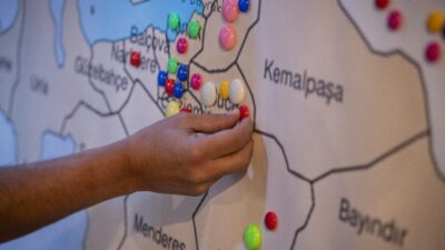 İzmir Büyükşehir Belediyesi’nin hayata geçirdiği Yurttaş Meclisleri 30 ilçede başlıyor.
