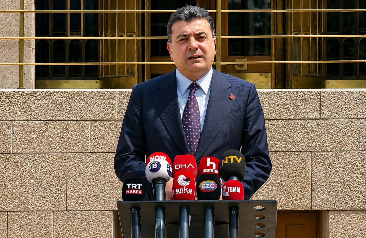 Zeynel Emre'den istifalar sonrası sert çıkış: 'Genel Merkez yönetimi düşmüştür'