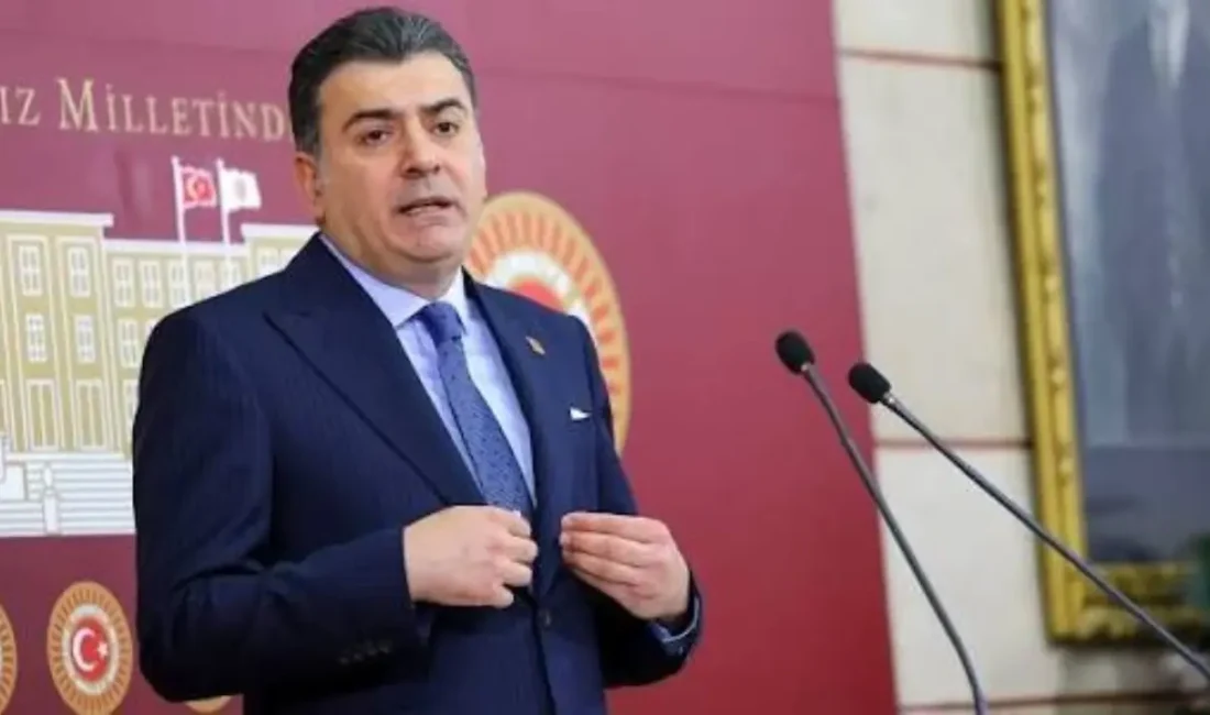 CHP'de genel merkezin İzmir İl Yönetimi'ni feshederek Utku Gümrükçü’yü atamasıyla