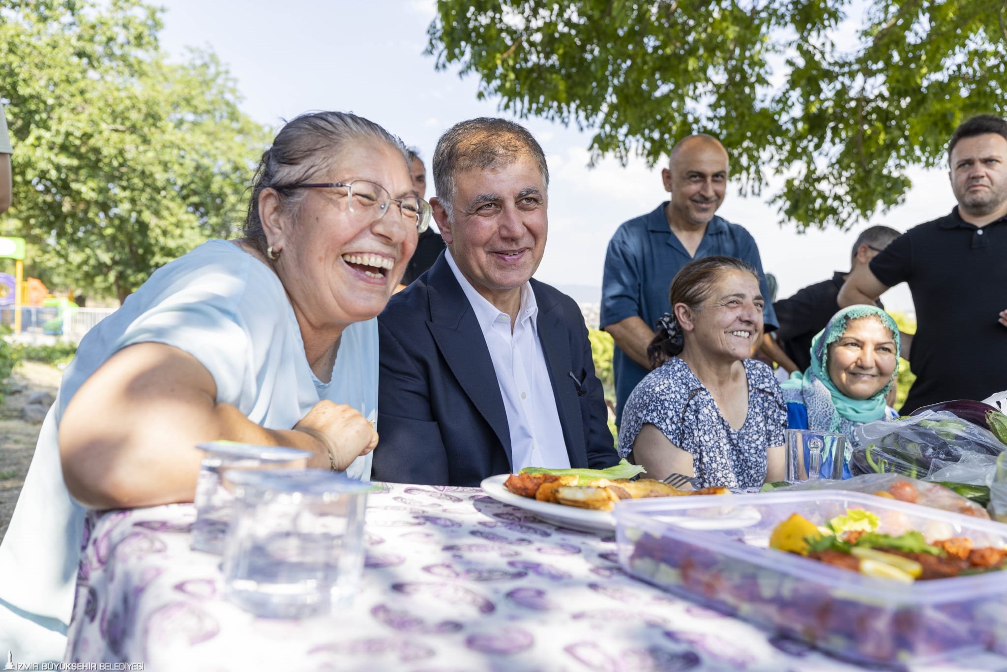 Kadifekalelilerden Başkan Tugay’a sevgi seli 8 Kadifekalelilerden Başkan Tugay’a sevgi seli