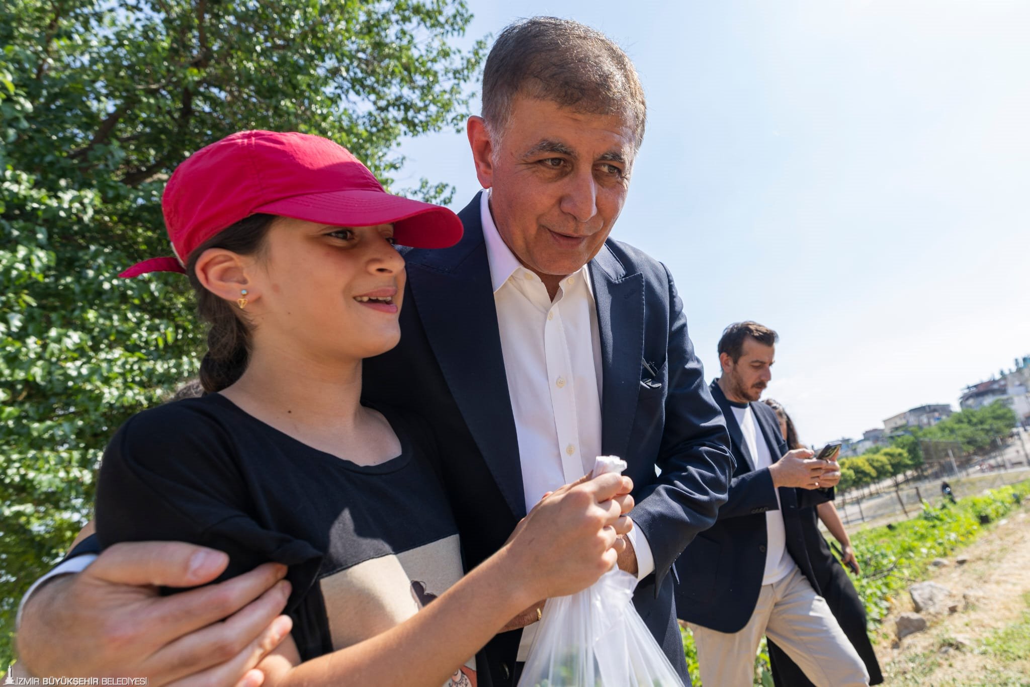 Kadifekalelilerden Başkan Tugay’a sevgi seli 10 Kadifekalelilerden Başkan Tugay’a sevgi seli