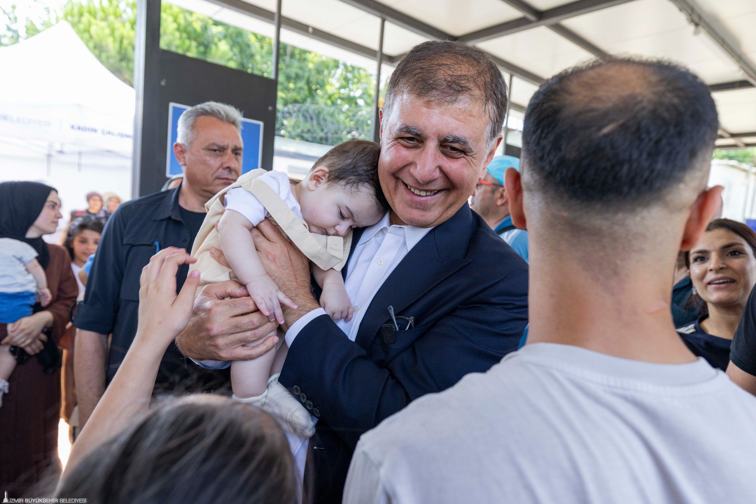 Kadifekalelilerden Başkan Tugay’a sevgi seli 3 Kadifekalelilerden Başkan Tugay’a sevgi seli