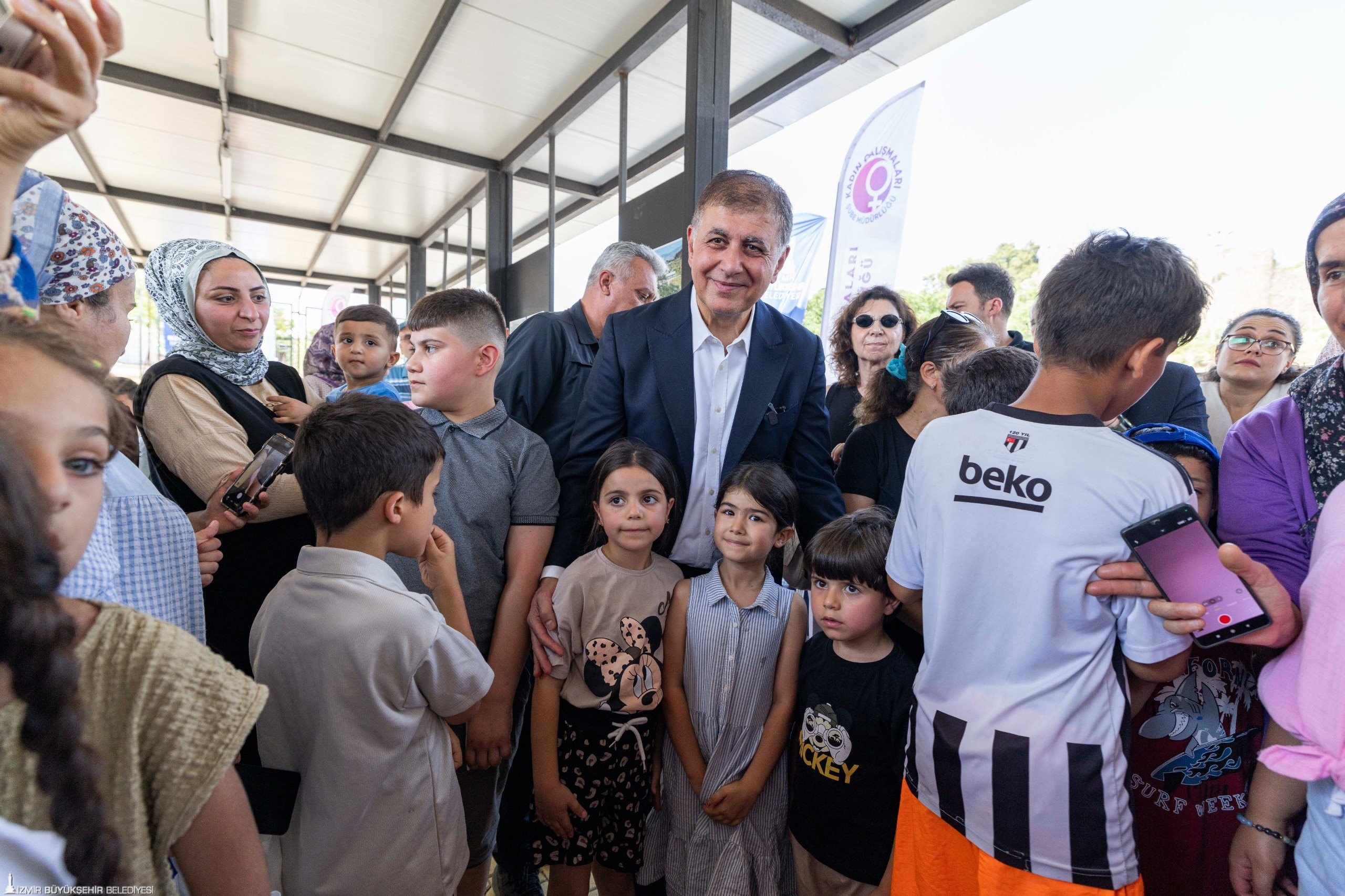 İzmir Büyükşehir Belediye Başkanı Dr. Cemil Tugay, Kadifekale'de çocukların hayallerini