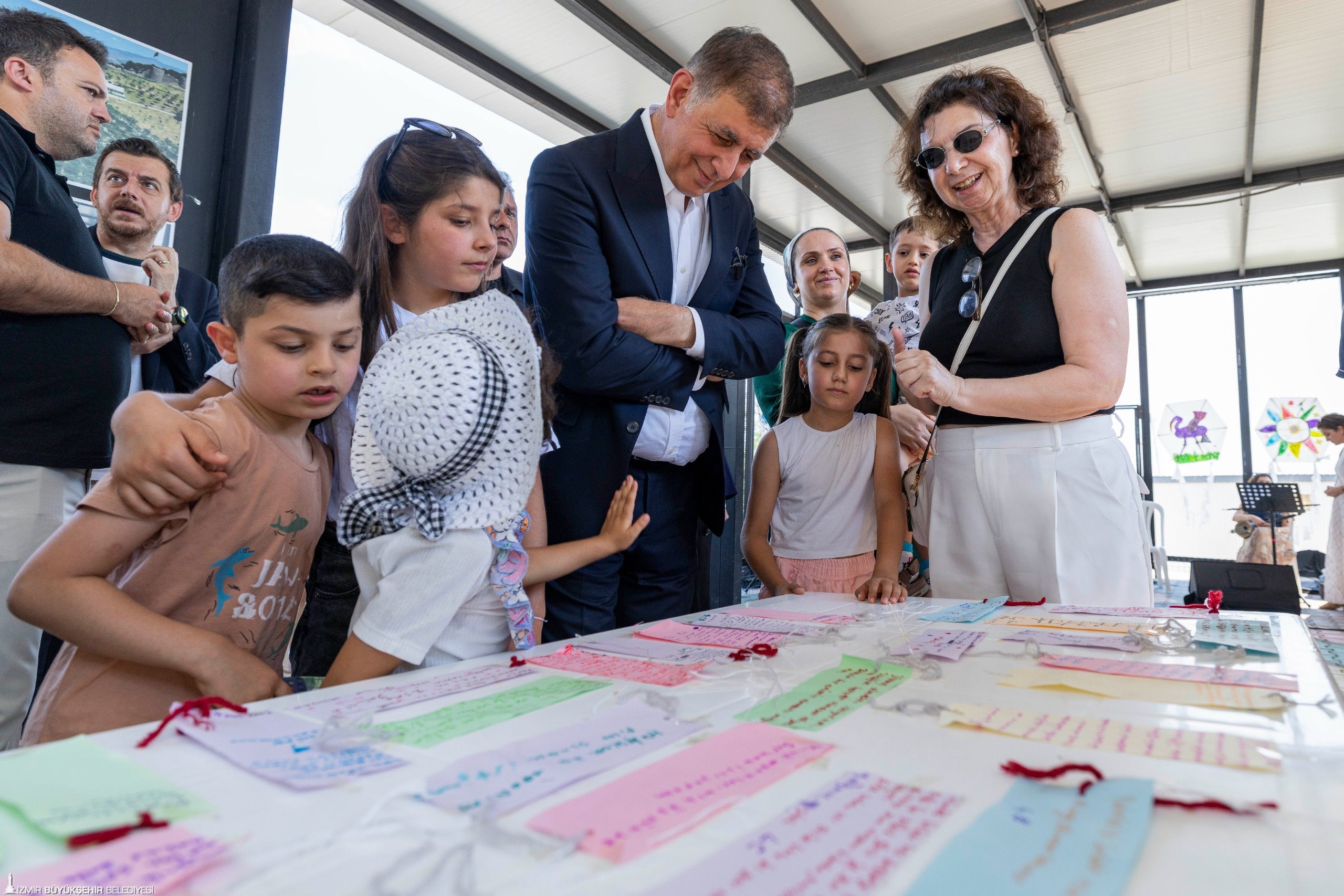 Kadifekalelilerden Başkan Tugay’a sevgi seli 1 Kadifekalelilerden Başkan Tugay’a sevgi seli