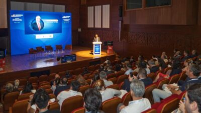 İzmir, sürdürülebilir ulaşımın yol haritasını dünyayla paylaşıyor. İzmir, 100'den fazla