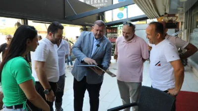 Menderes Belediye Başkanı İlkay Çiçek, müdürler ve sorumlu personeli yanına