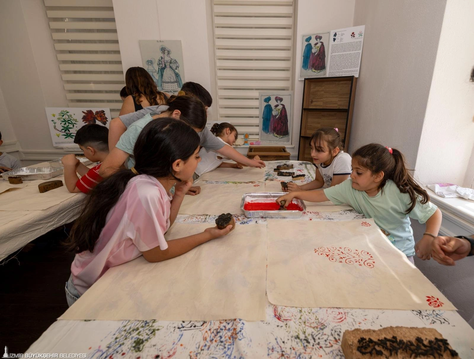 100 yıllık kalıplar yeniden iz bırakıyor: İzmir Kırmızısı'nın sırrı Basmane'de ortaya çıktı